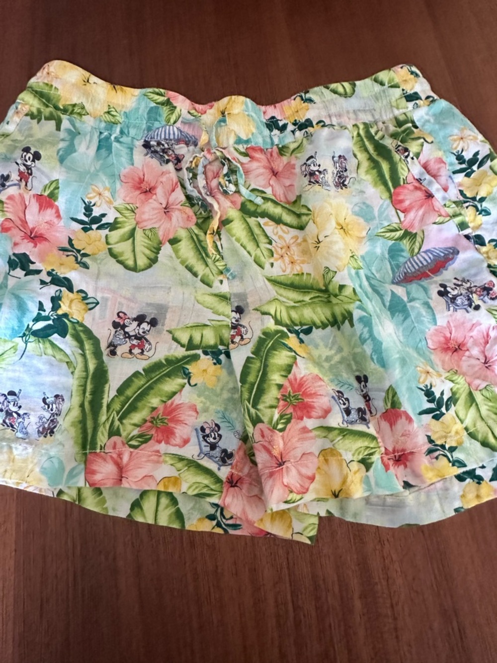 Tommy Bahama x Disney linen shorts - Picture 2 of 6